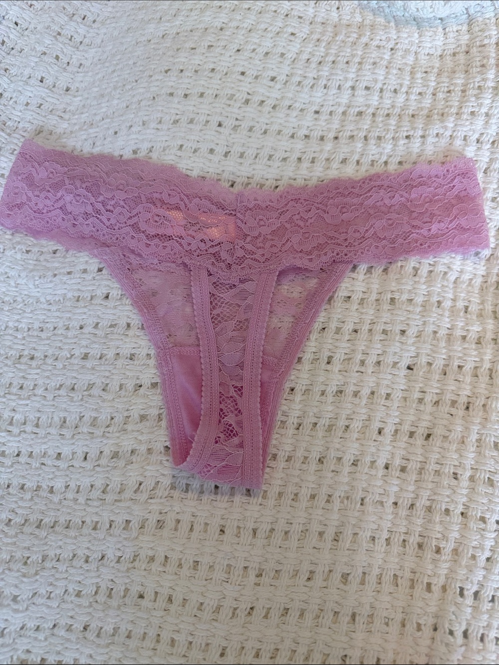 Juicy Couture Women’s Lace Thong - Light Pink